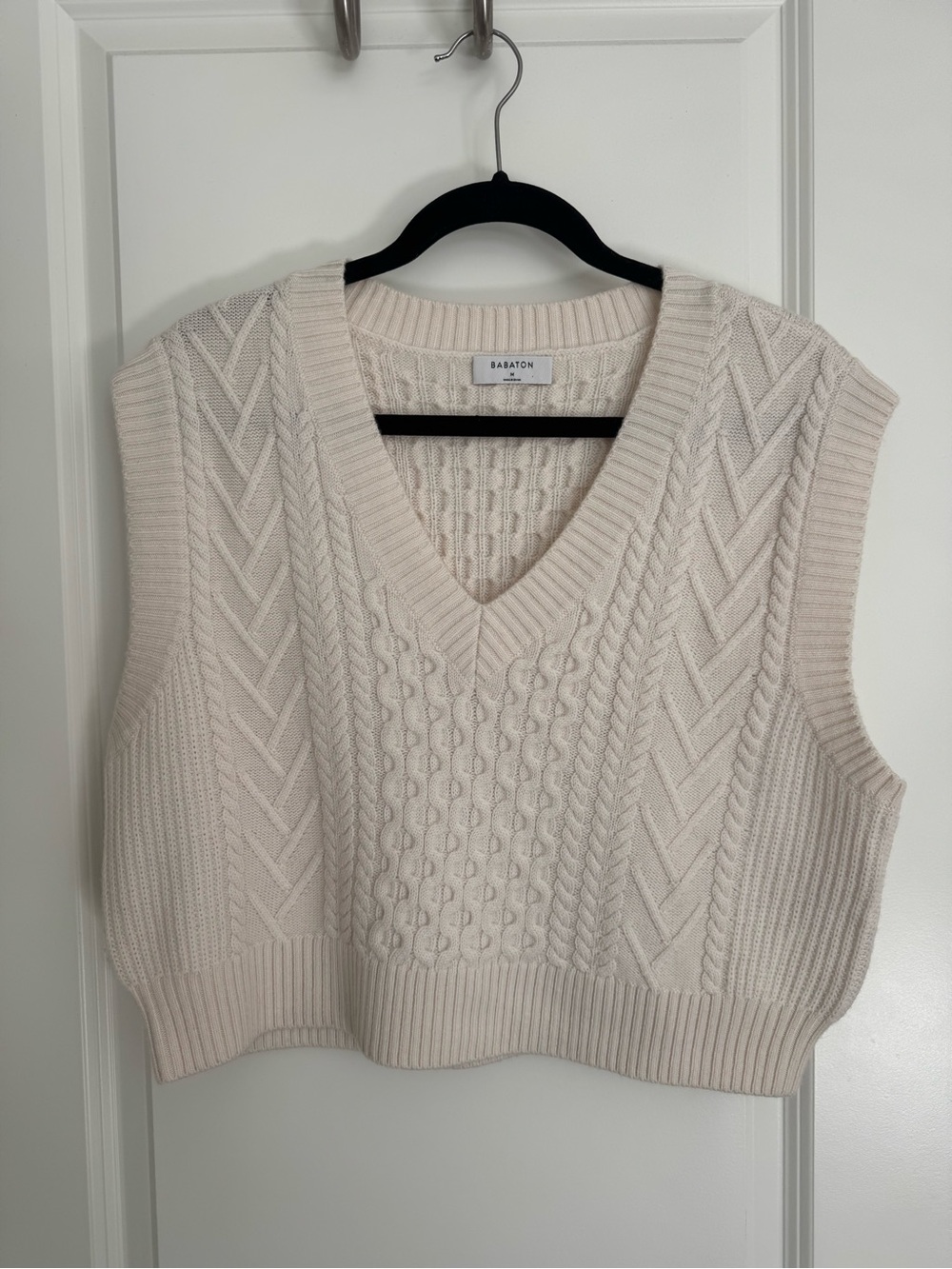 Aritzia Babaton Emporia Cropped Sweater Vest Size M